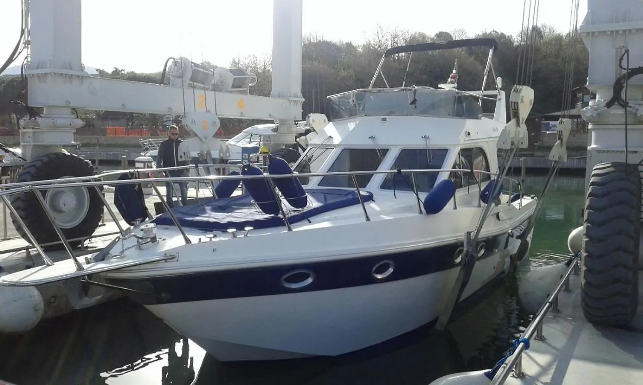 Botel Hotel Sanremo charter boat&breakfast Italia