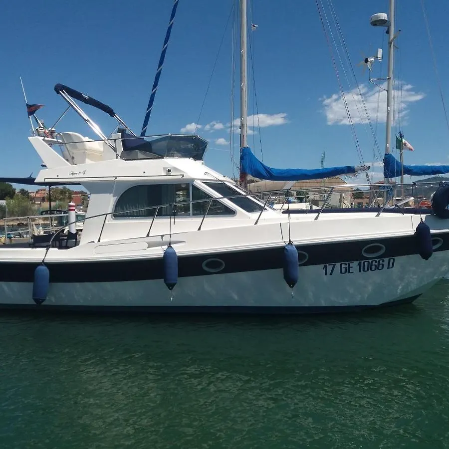 Botel Hotel Sanremo charter boat&breakfast
