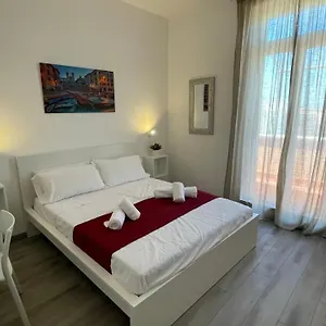 https://caracciolo33.it-romehotels.com
